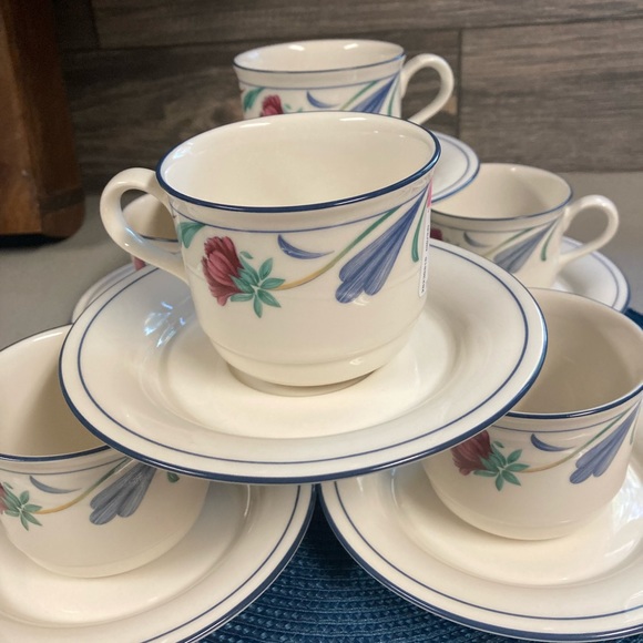 Lenox Chinaware cups, saucers, and utensil holders - Picture 5 of 8